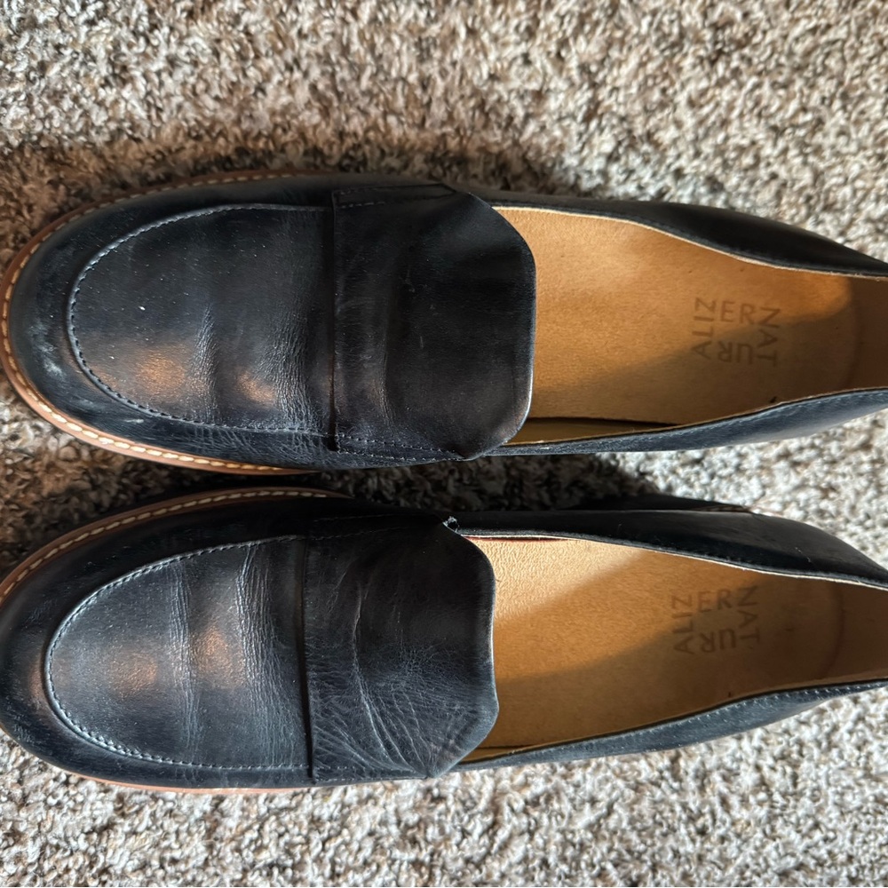 Naturalizer women’s Black Loafers